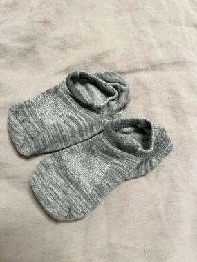 Low-Cut Athletic No-Show Socks - Grey